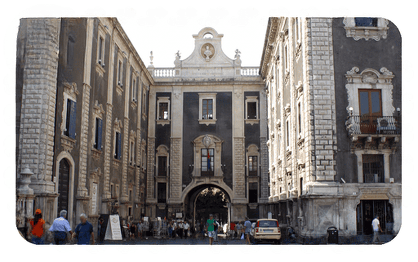 Porta Uzeda